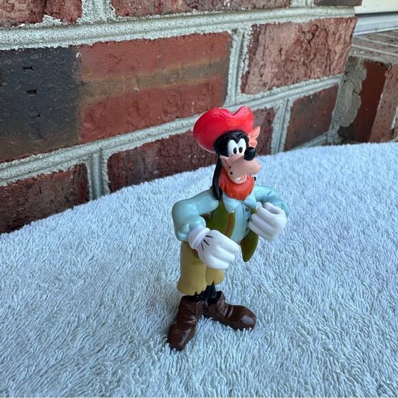 Disney Goofy Pirates Of The Carribean RARE from Animal Kingdom Park - Picture 1 of 4